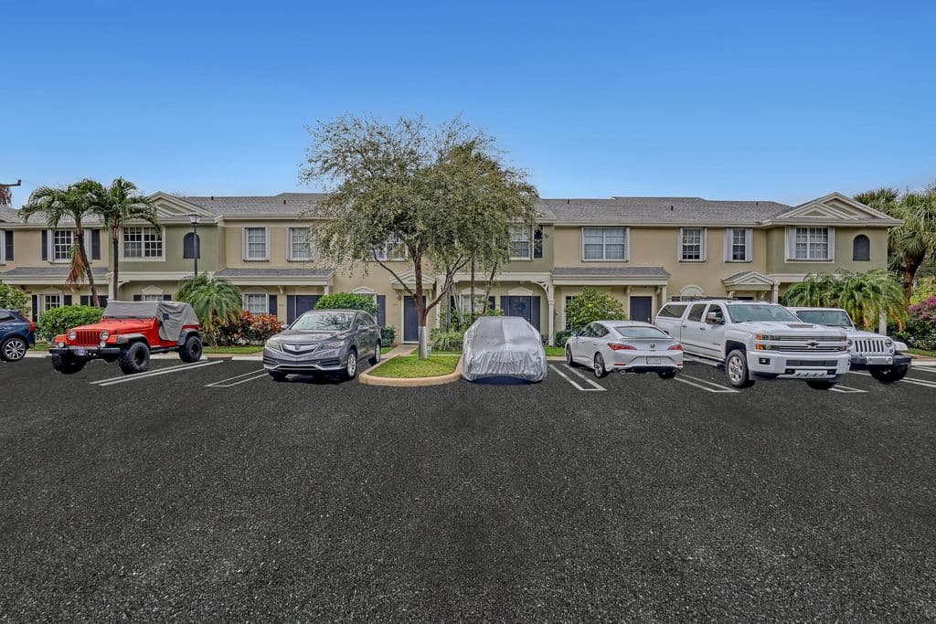 2-bedroom Property — 1004 Kokomo Key Lane