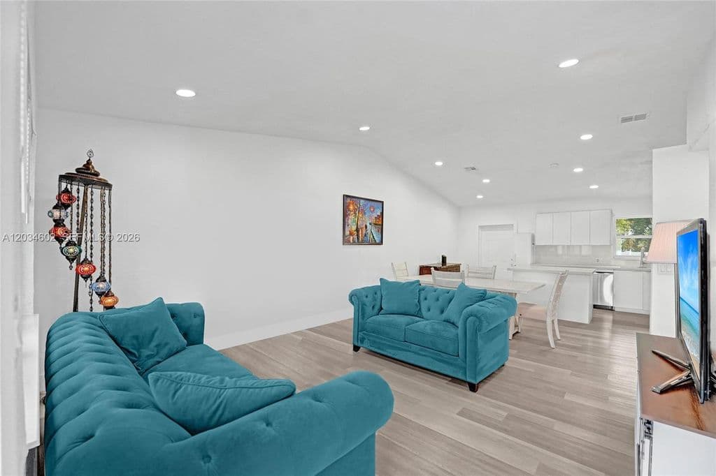 3+1 Müstakil ev — 3413 SW 12th Ct