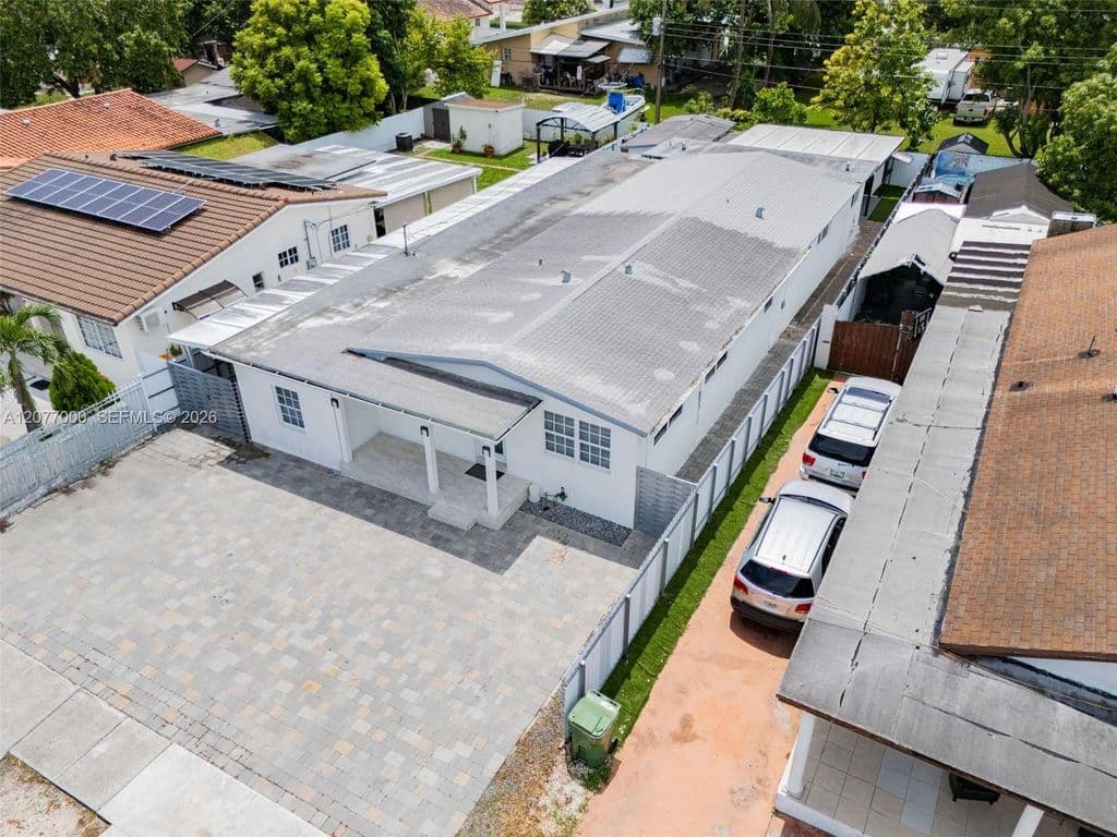 7-bedroom Single-Family Home — 350 W 16th St