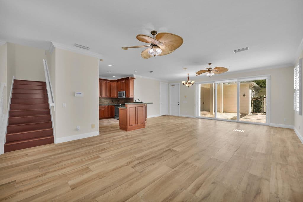 3+1 Müstakil ev — 325 Sweet Bay Circle