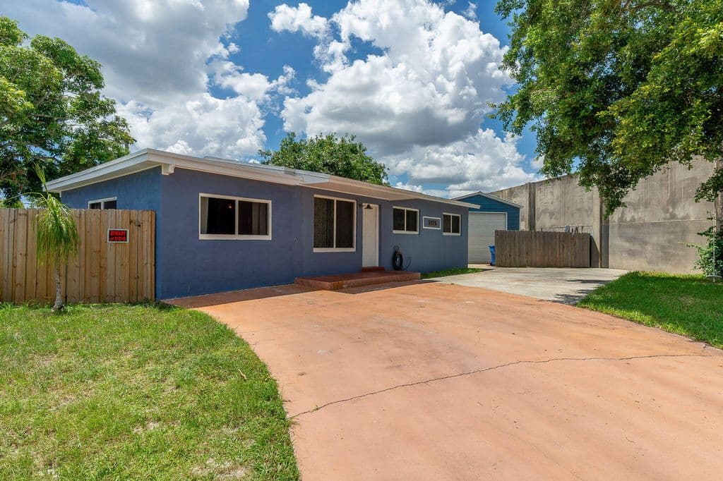 3+1 Müstakil ev — 1446 W DREW Street