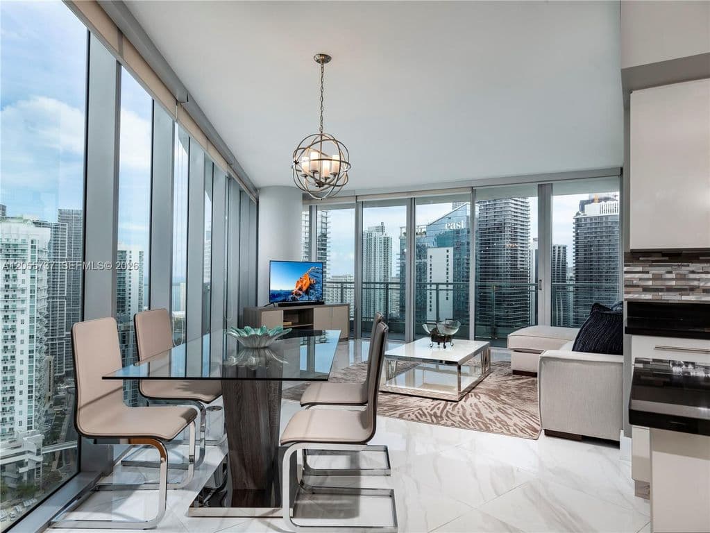 3+1 Condo — 92 SW 3rd St APT 3901