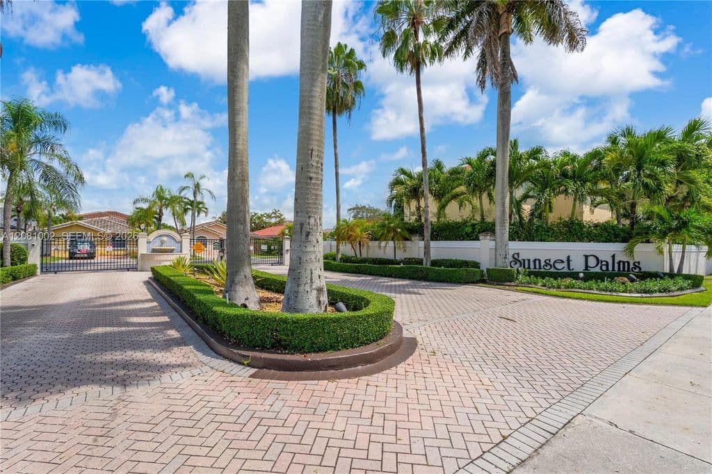 3+1 Müstakil ev — 7501 SW 108th Ave