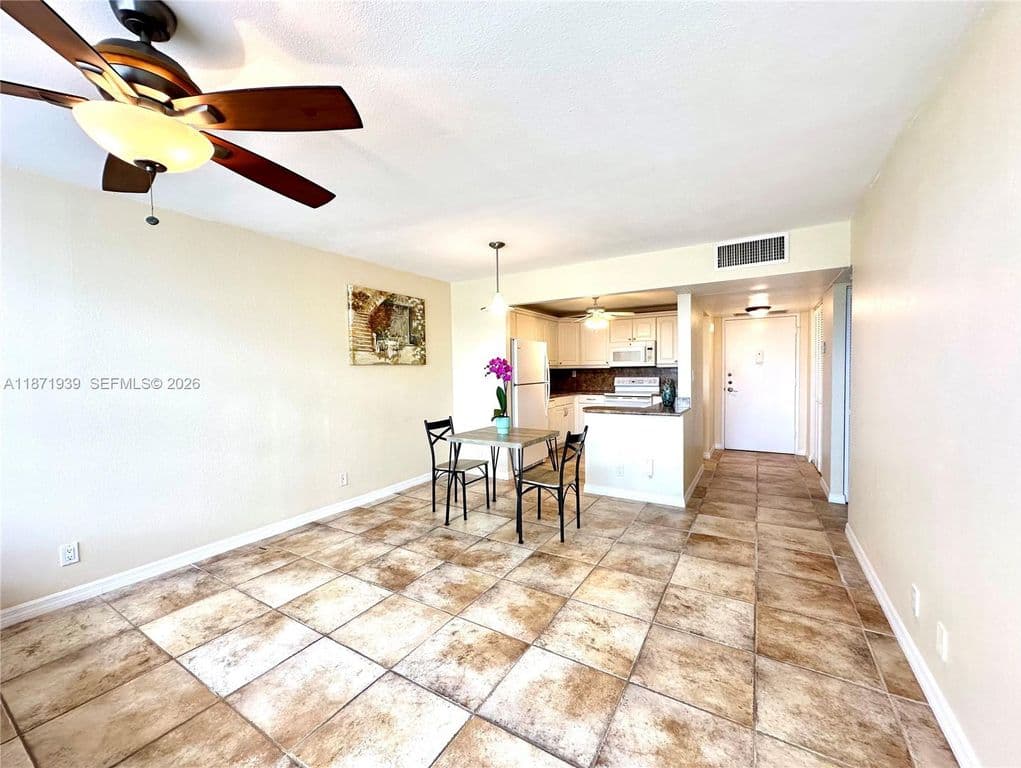 1+1 Condo — 2771 Taft St APT 302