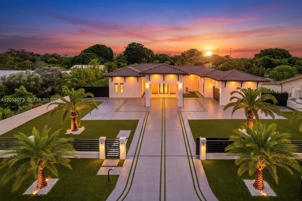 5+1 Müstakil ev — 320 SW 125th Ave