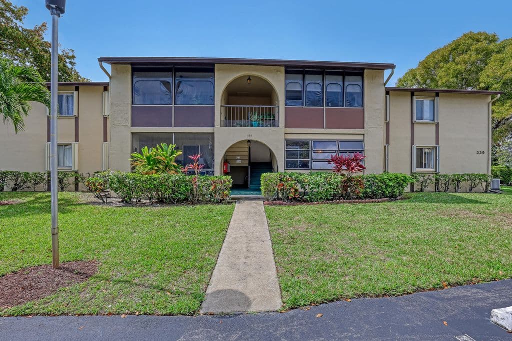 2-bedroom Condo — 339 Pine Ridge Circle #D-1
