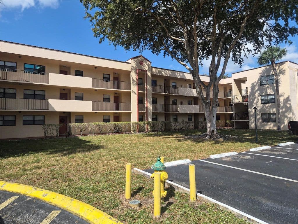 2+1 Condo — 3252 Foxcroft Road #113