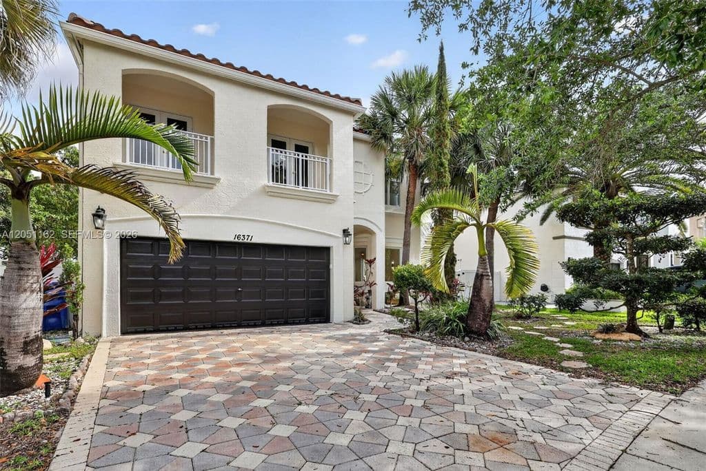 4-bedroom Single-Family Home — 16371 SW 49th Ct