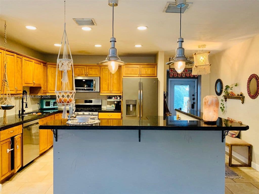 3+1 Müstakil ev — 9910 Bahama Dr