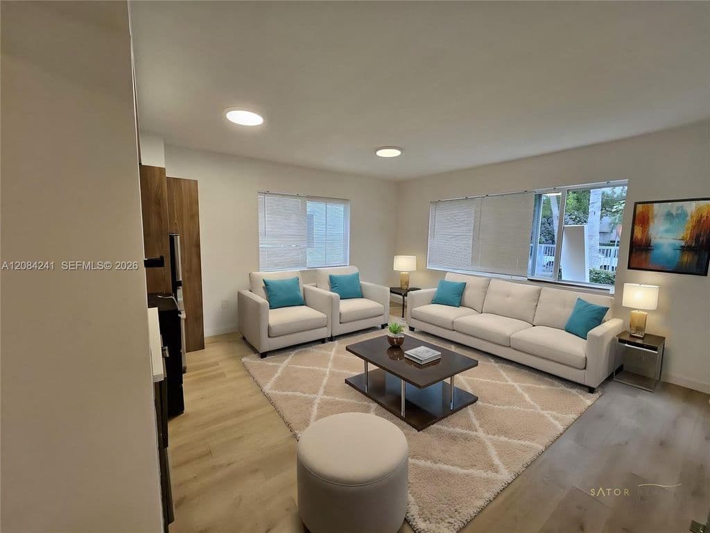 1-bedroom Condo — 557 Michigan Ave #211