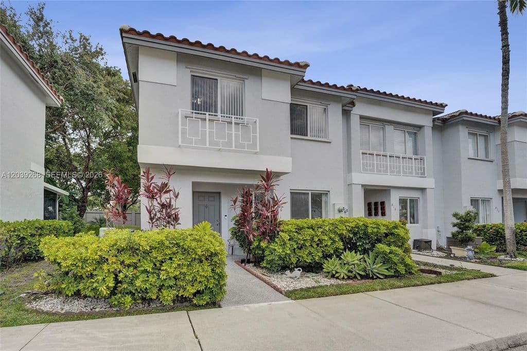 3-bedroom Property — 806 NW 208th Way