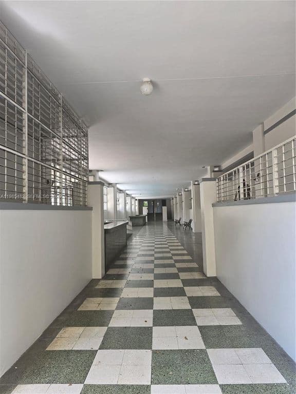 1-bedroom Condo — 7420 W 20th Ave APT 451