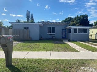 4+1 Müstakil ev — 540 NW 111th St, Miami, 33168