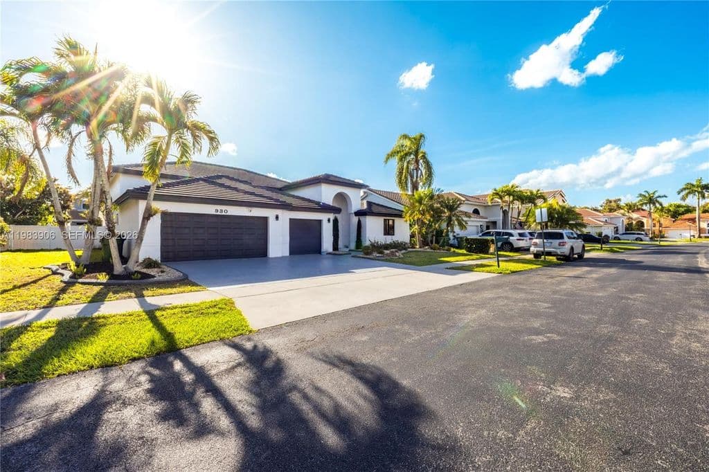 4+1 Müstakil ev — 930 NW 197th Ave