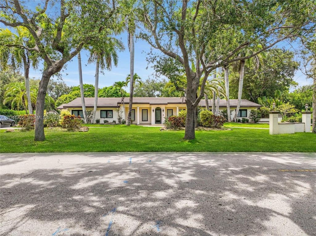 6+1 Müstakil ev — 6255 SW 120th St