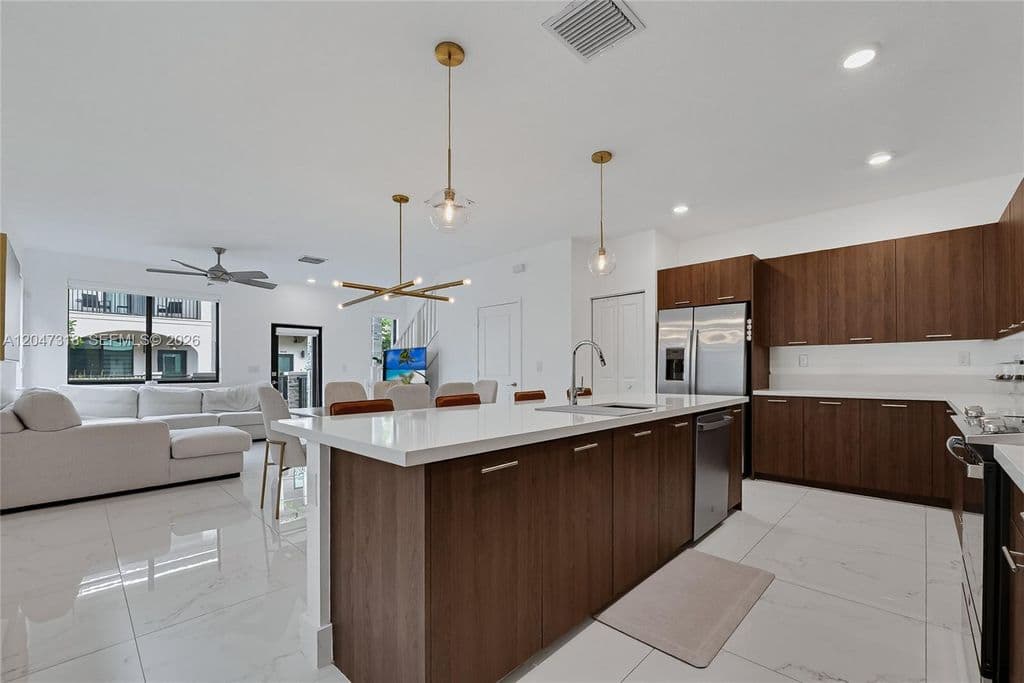 4+1 Müstakil ev — 4605 NW 83rd Path