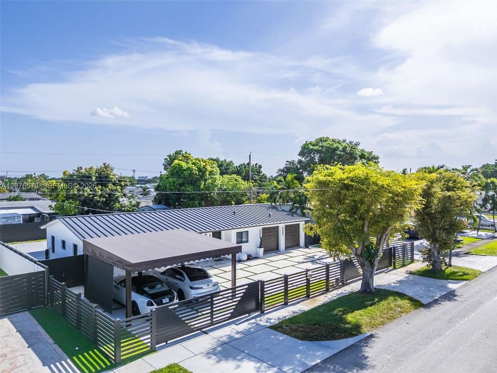 3+1 Müstakil ev — 1270 W 64th Ter