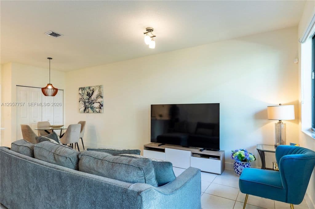 3-bedroom Property — 4623 NW 83rd Pkwy