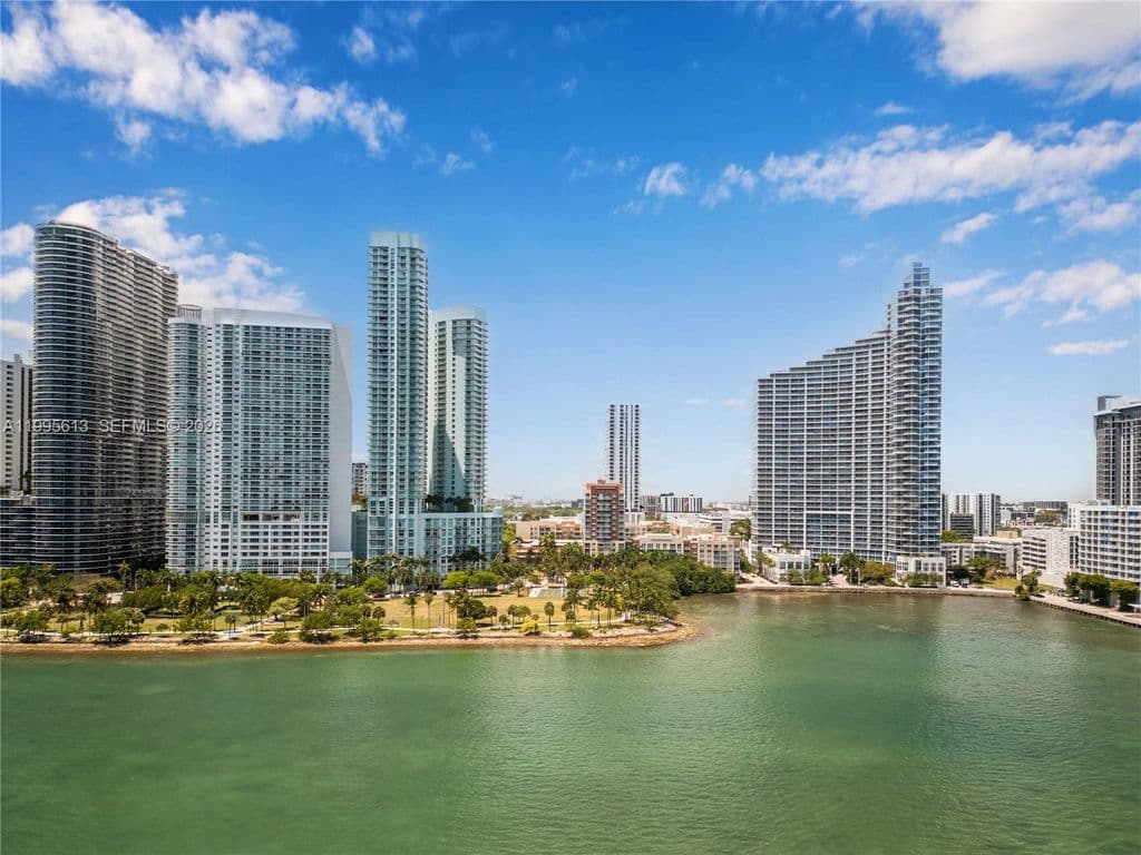 3-bedroom Condo — 2000 N Bayshore Dr APT 702