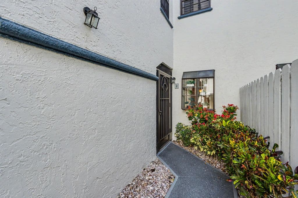 3+1 Condo — 5136 FLORIA Drive #H