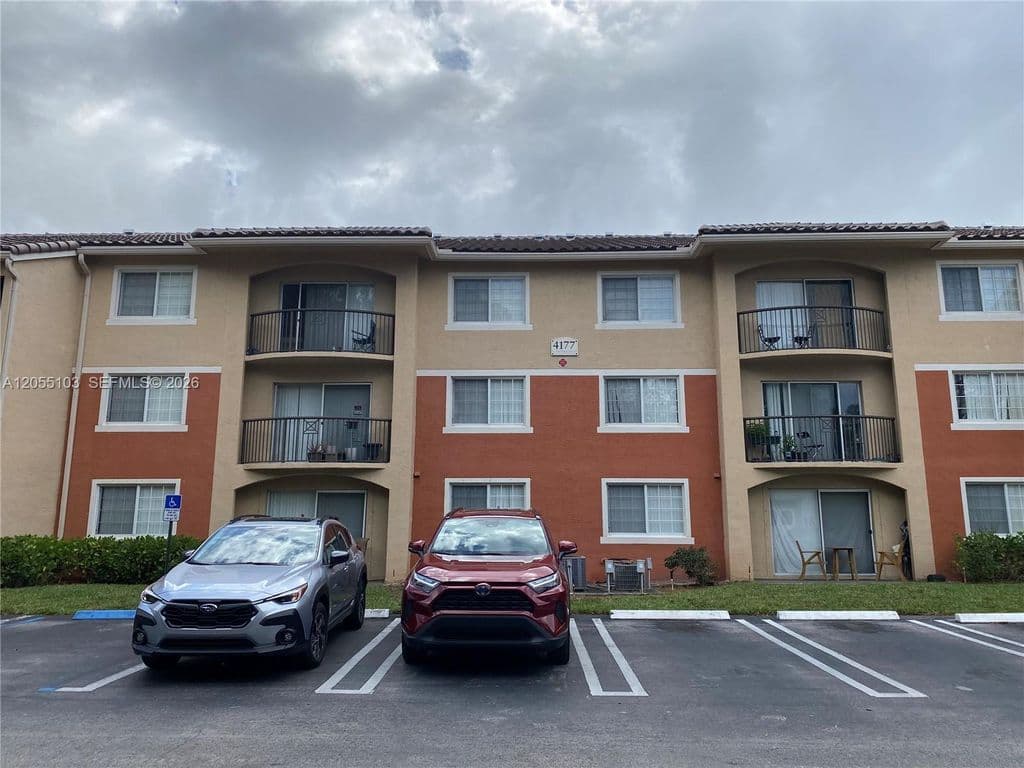 2-bedroom Condo — 4177 N Haverhill Rd APT 808