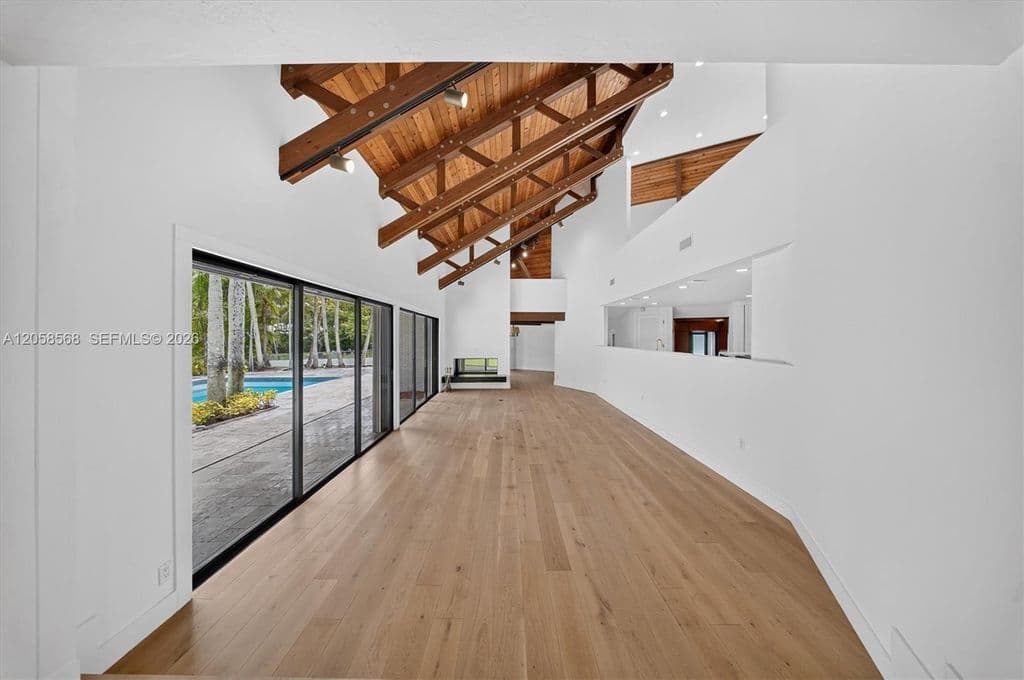 5-bedroom Single-Family Home — 8925 SW 102nd Ter