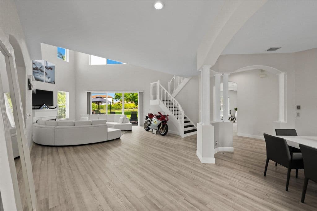 6+1 Müstakil ev — 1215 Creekside Drive