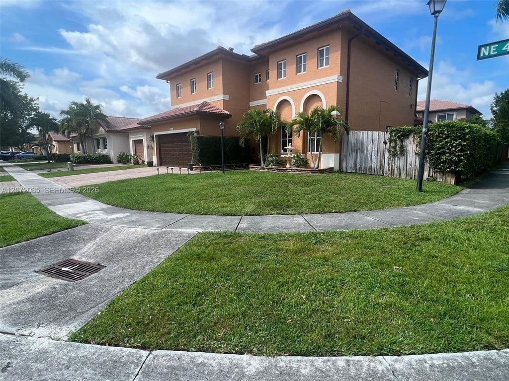 4-bedroom Single-Family Home — 2964 NE 42nd Ave