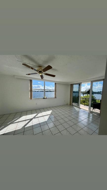 1-bedroom Condo — 301 Croton Avenue #305