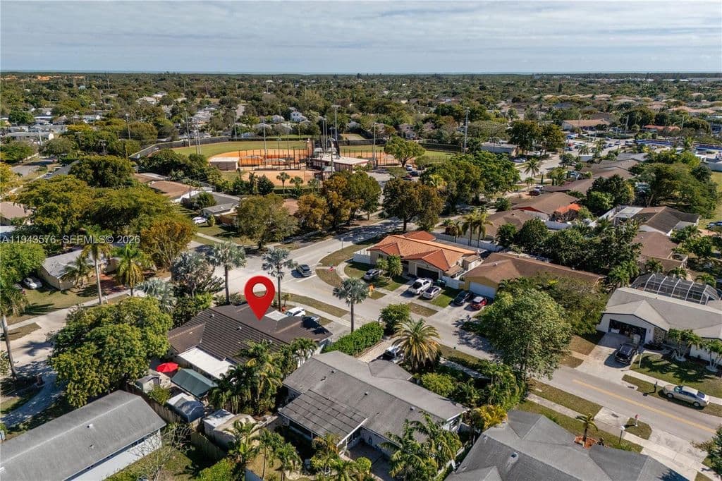 6-bedroom Single-Family Home — 20150 SW 89th Ct