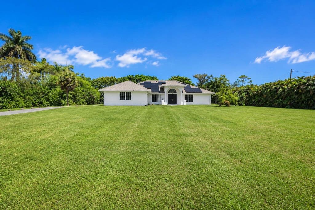 5-bedroom Single-Family Home — 16613 61st Place N