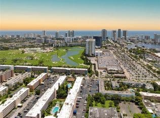 2+1 Condo — 180 NE 12th Ave APT 18C, Hallandale, 33009
