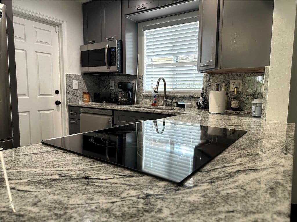 3+1 Müstakil ev — 8121 SW 8TH Street