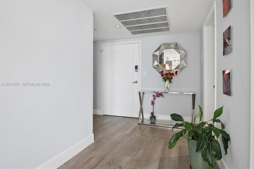 2+1 Condo — 5660 Collins Ave APT 6C