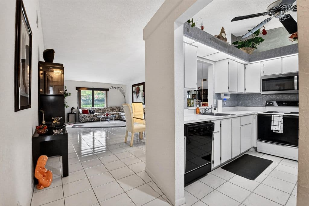 2-bedroom Condo — 8179 Whispering Palm Drive