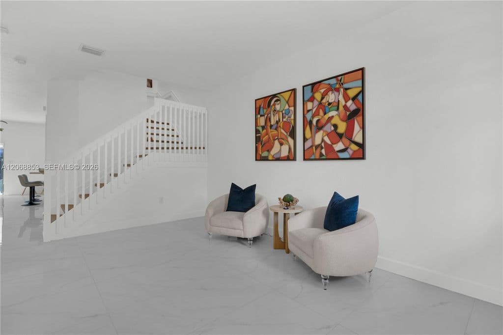 4+1 Mülk — 550 NE 207th St
