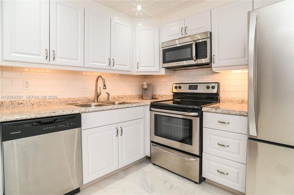 2+1 Condo — 130 Cypress Club Dr APT 324