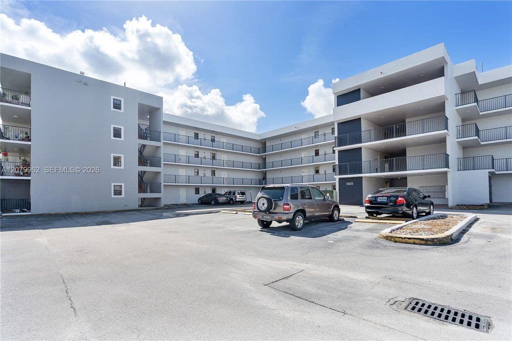 3+1 Condo — 5825 W 25th Ct APT 212