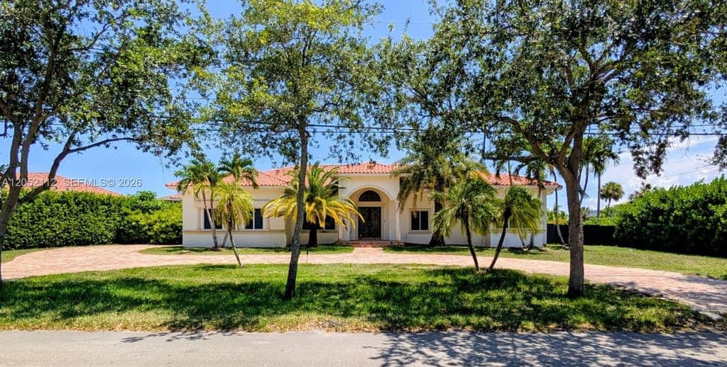 5+1 Müstakil ev — 6990 SW 90th St