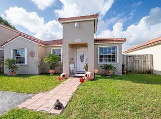 3+1 Müstakil ev — 12916 SW 150th Ter, Miami, 33186