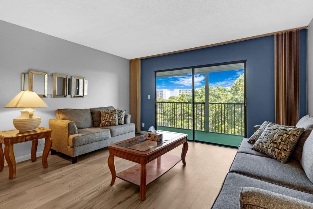 2-bedroom Condo — 2209 S Cypress Bend Drive #507