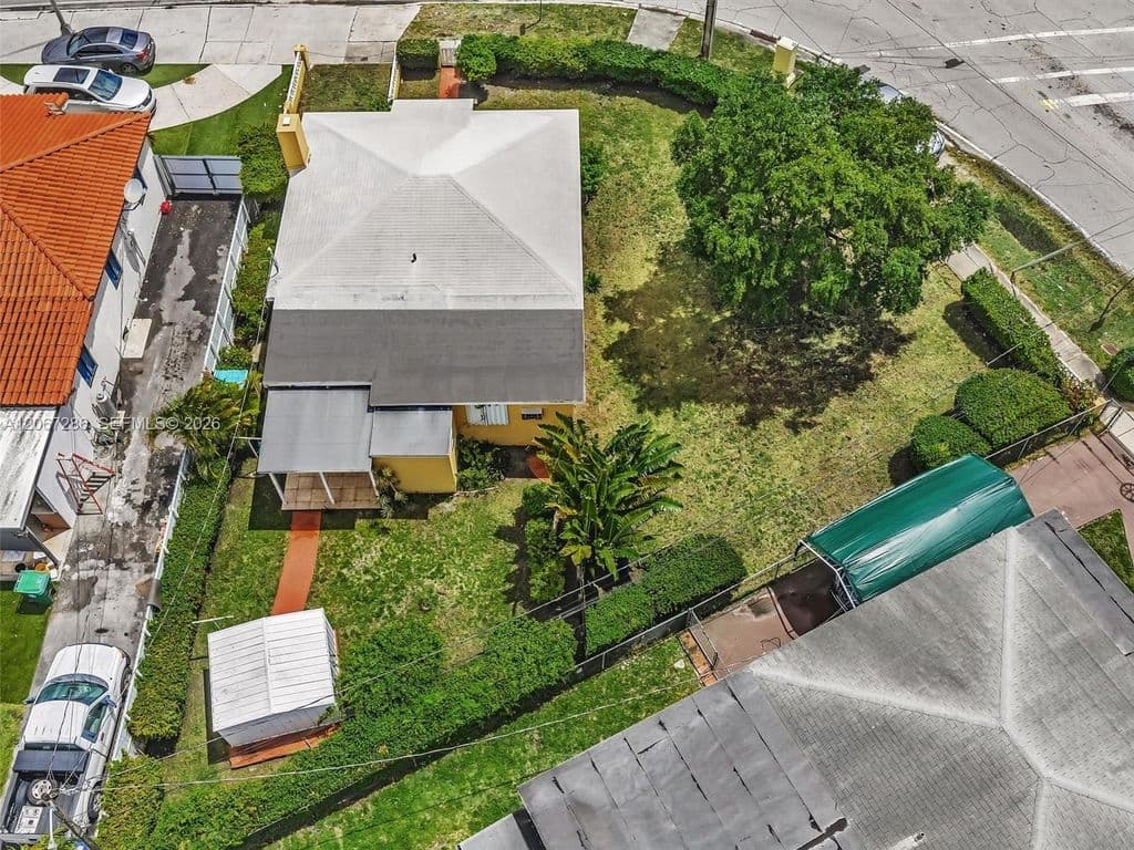 3+1 Müstakil ev — 10 SW 72nd Ave