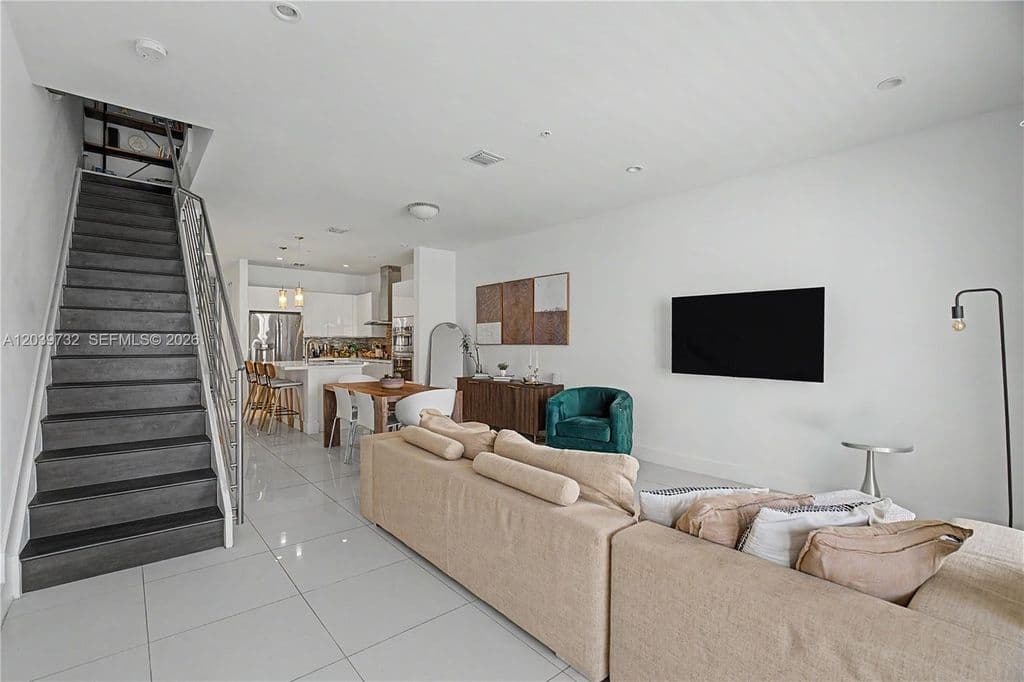 3-bedroom Property — 10260 NW 63rd Ter APT 213