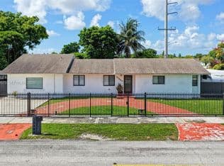 5-bedroom Single-Family Home — 10660 SW 164th St, Miami, 33157