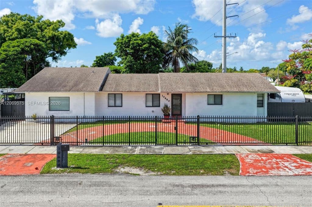 5+1 Müstakil ev — 10660 SW 164th St