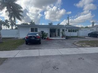 6+1 Müstakil ev — 19700 NW 6th Pl, Miami Gardens, 33169