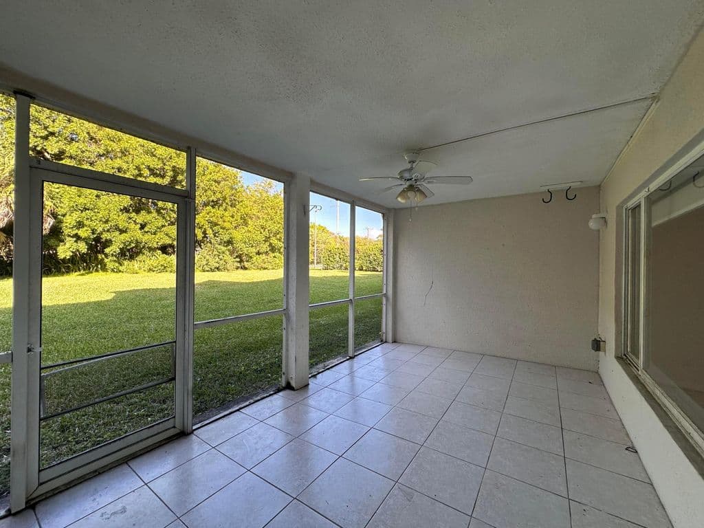 2+1 Condo — 815 W BOYNTON BEACH Boulevard #16-104