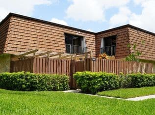 3-bedroom Townhouse — 1905 19th Lane, Lake Worth, 33463