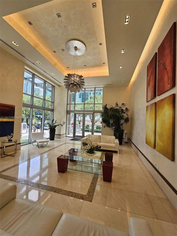 2+1 Condo — 1060 Brickell Ave APT 1917