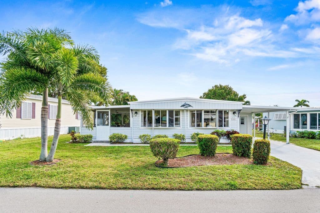 2-bedroom Condo — 8350 E Club Road